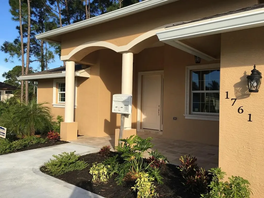 1761 SW Lofgren Avenue Port St Lucie FL 34953