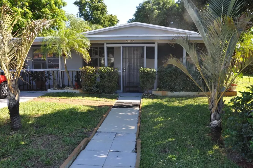 2106 NE 3rd Street Boynton Beach FL 33435