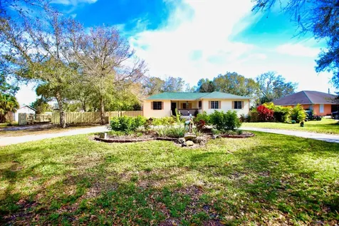 13 N Cypress Street Fellsmere FL 32948