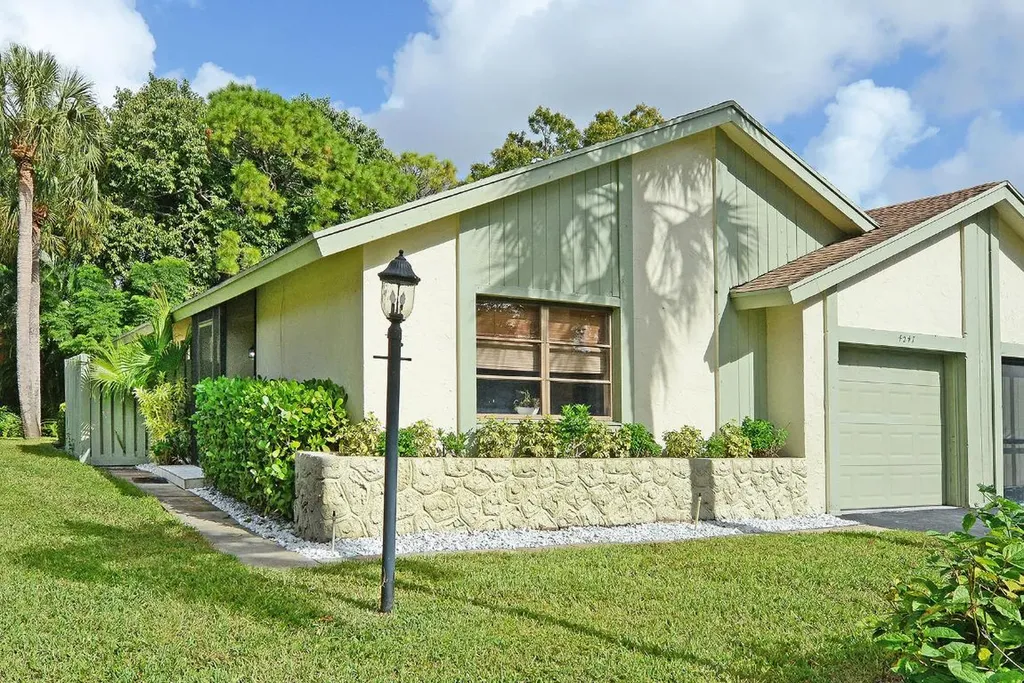 4247 Palm Forest Drive S Delray Beach FL 33445