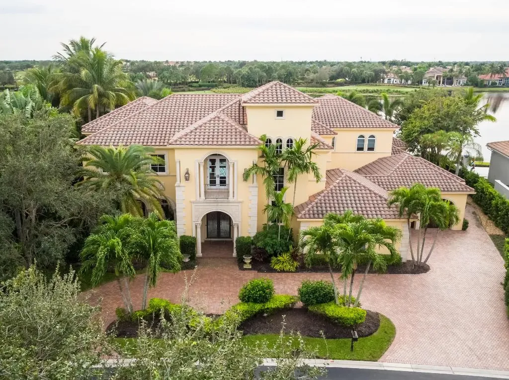 112 Via Palacio Palm Beach Gardens FL 33418