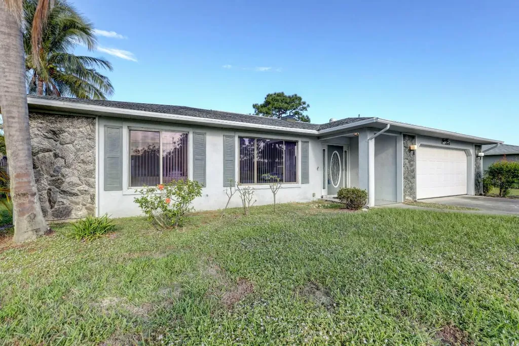 2545 SE Grand Drive Port St Lucie FL 34952