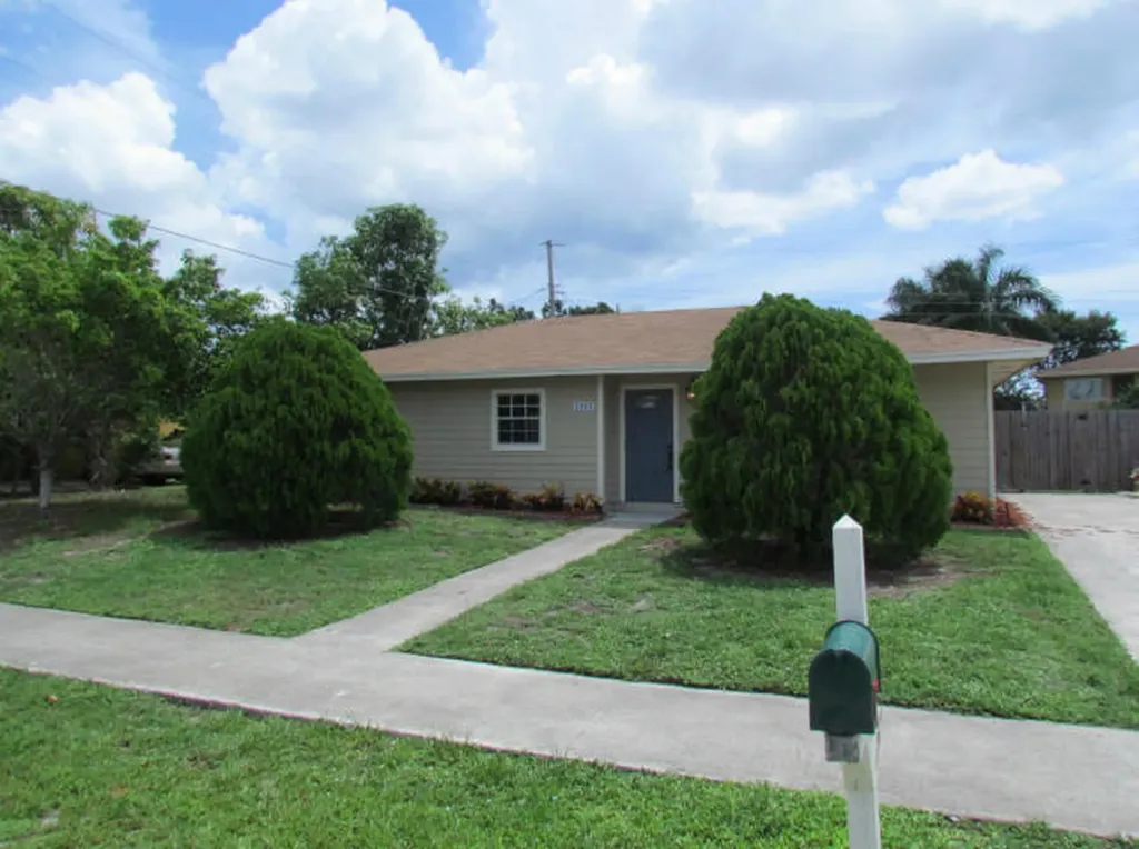 1323 SW 21st Terrace Delray Beach FL 33445