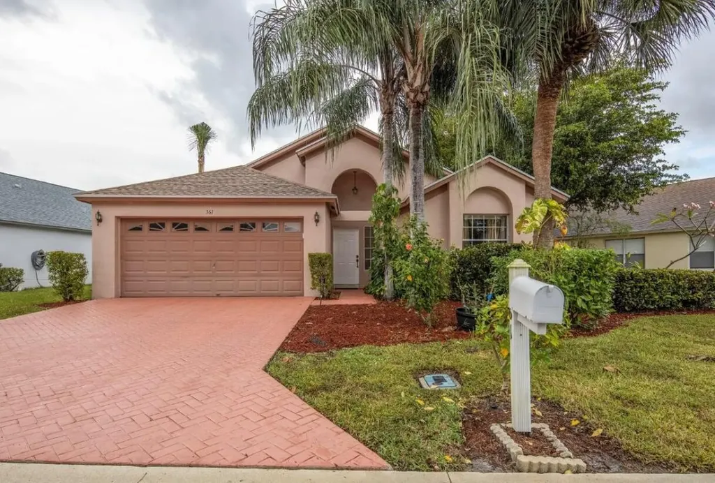 361 Hammocks Trail Greenacres FL 33413