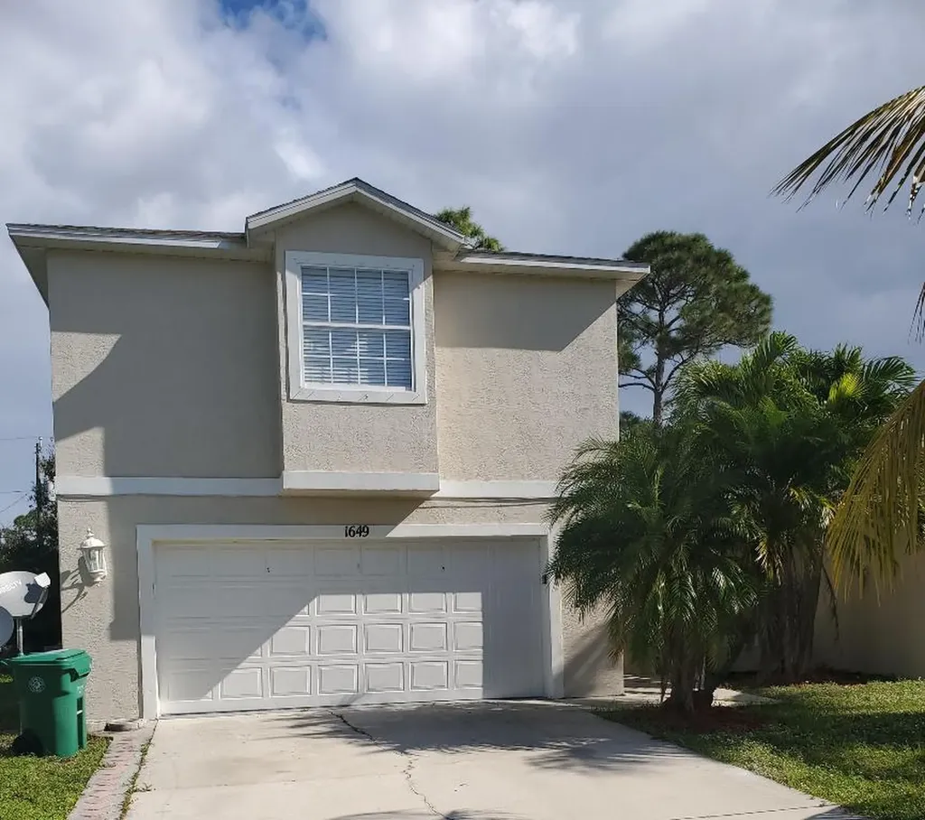 1649 SE Sandia Drive Port St Lucie FL 34983