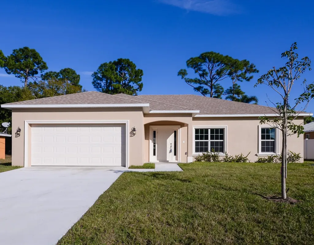 1552 SW Latshaw Avenue Port St Lucie FL 34953
