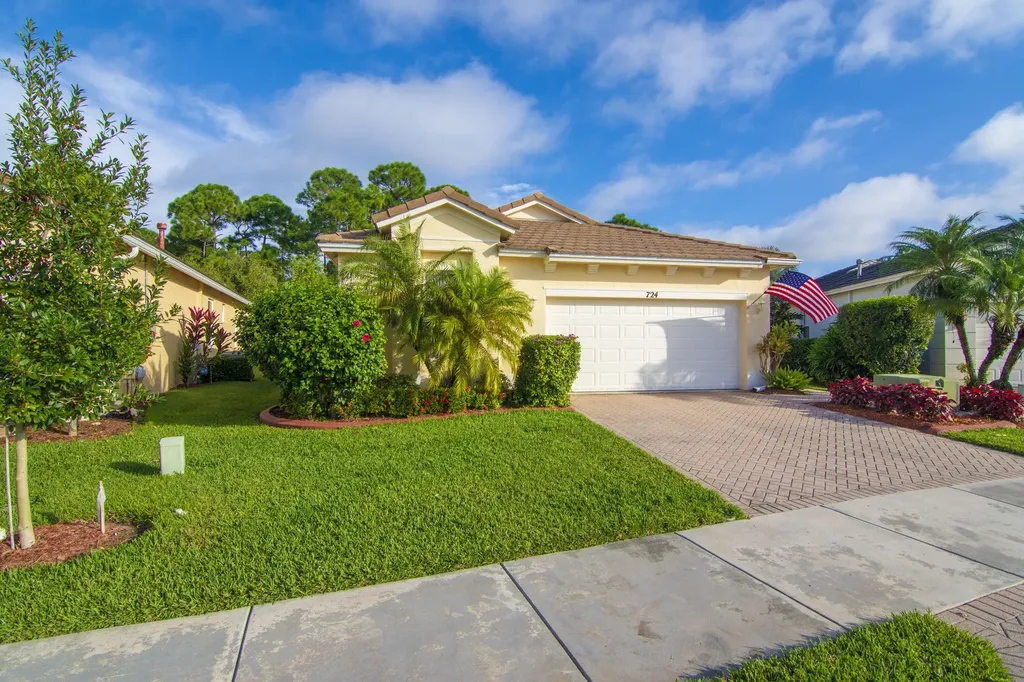 724 SW Rocky Bayou Terrace Port St Lucie FL 34986