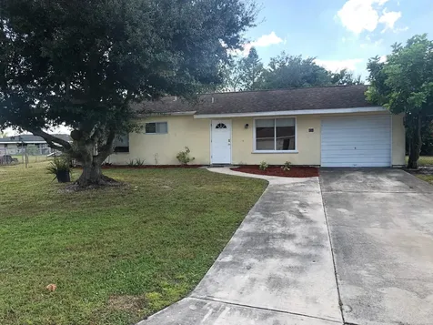 484 SW Eastport Circle Port St Lucie FL 34953