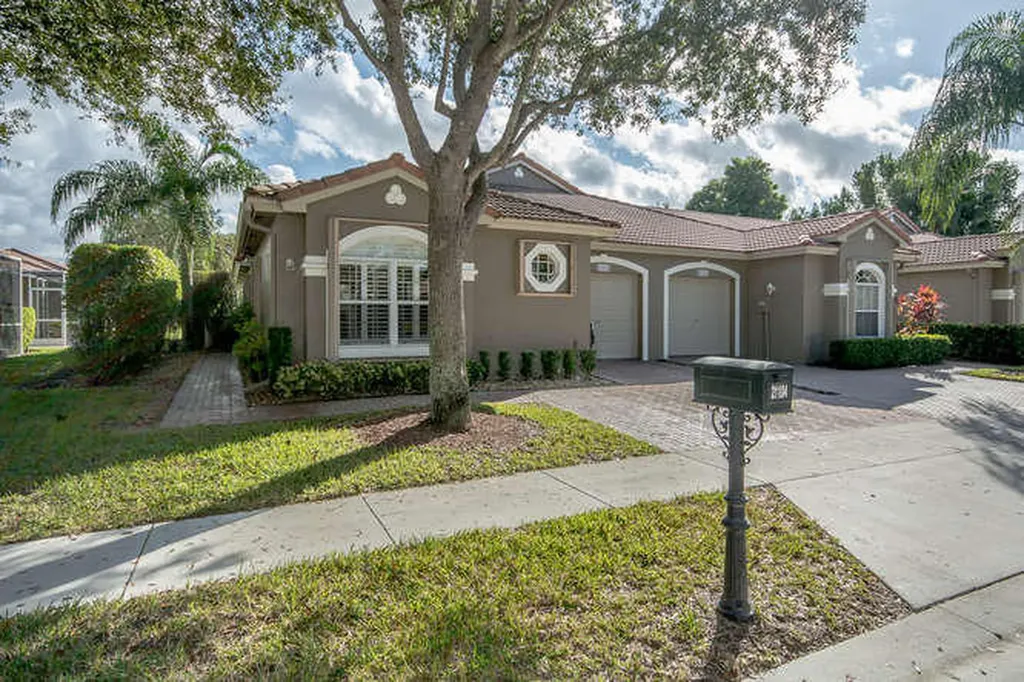21104 Via Ventura Boca Raton FL 33433