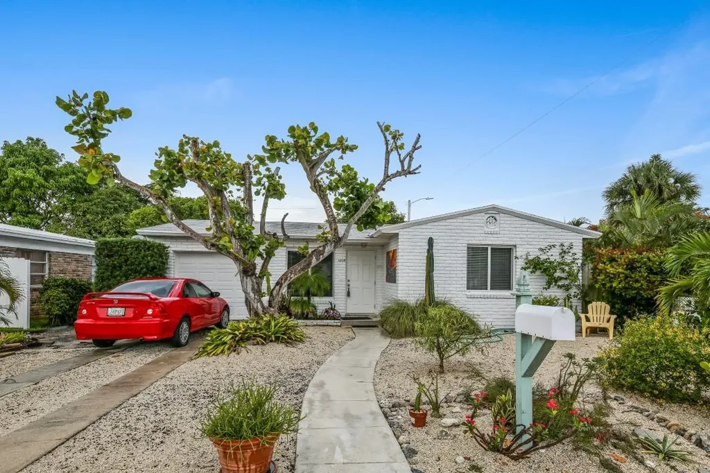 1304 N J Terrace Lake Worth Beach FL 33460