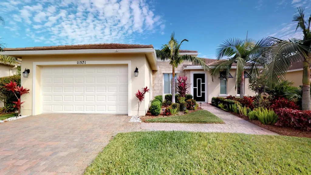 11571 SW Apple Blossom Trail Port St Lucie FL 34987