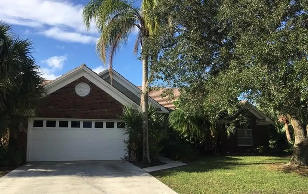 404 SW Redwood Cove Port St Lucie FL 34986
