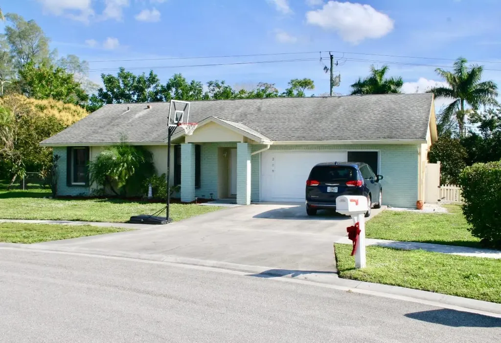 208 Parkwood Drive S Royal Palm Beach FL 33411