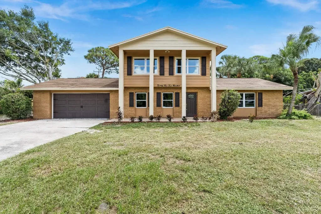 2504 Newport Drive Fort Pierce FL 34982