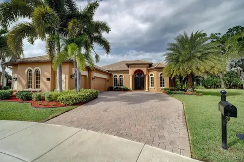 834 SW Vineland Court Port St Lucie FL 34986