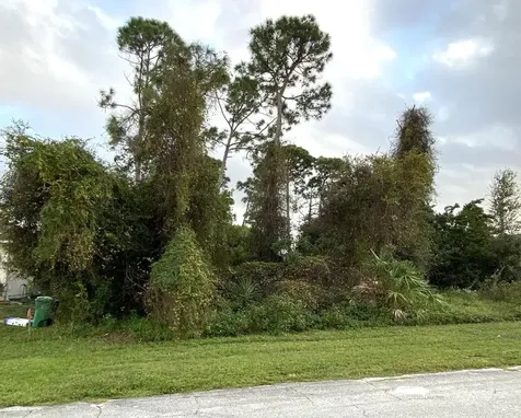 374 SE Starfish Avenue Port St Lucie FL 34983