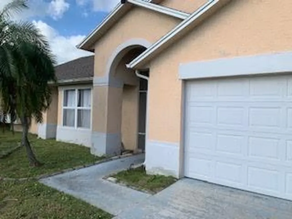 1749 SE Blockton Avenue Port St Lucie FL 34952