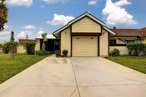 1426 SE Larkwood Circle Port St Lucie FL 34952