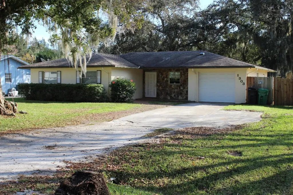 1303 W 1st Street Fort Pierce FL 34982