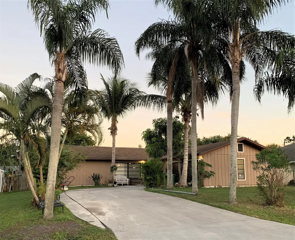 2141 SW Gemini Lane Port St Lucie FL 34984