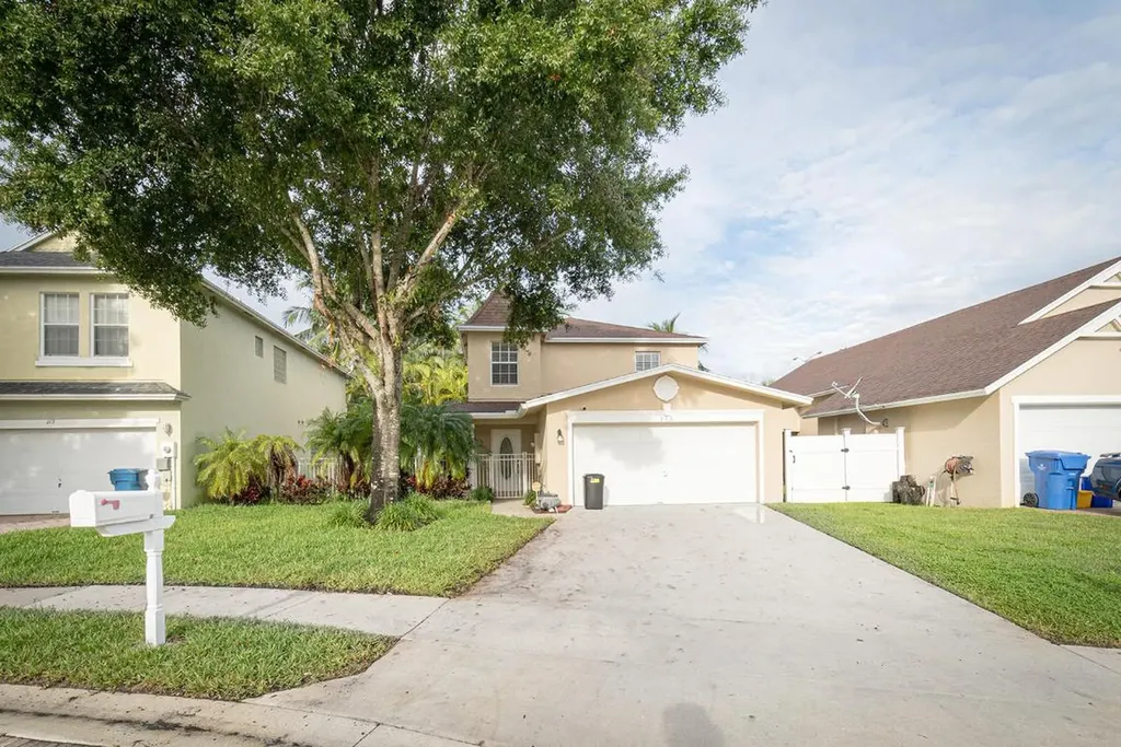 115 Country Club Way Royal Palm Beach FL 33411