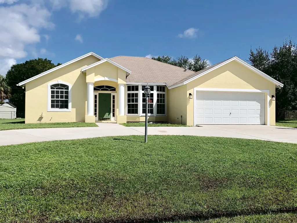 1657 SW Bellevue Avenue Port St Lucie FL 34953