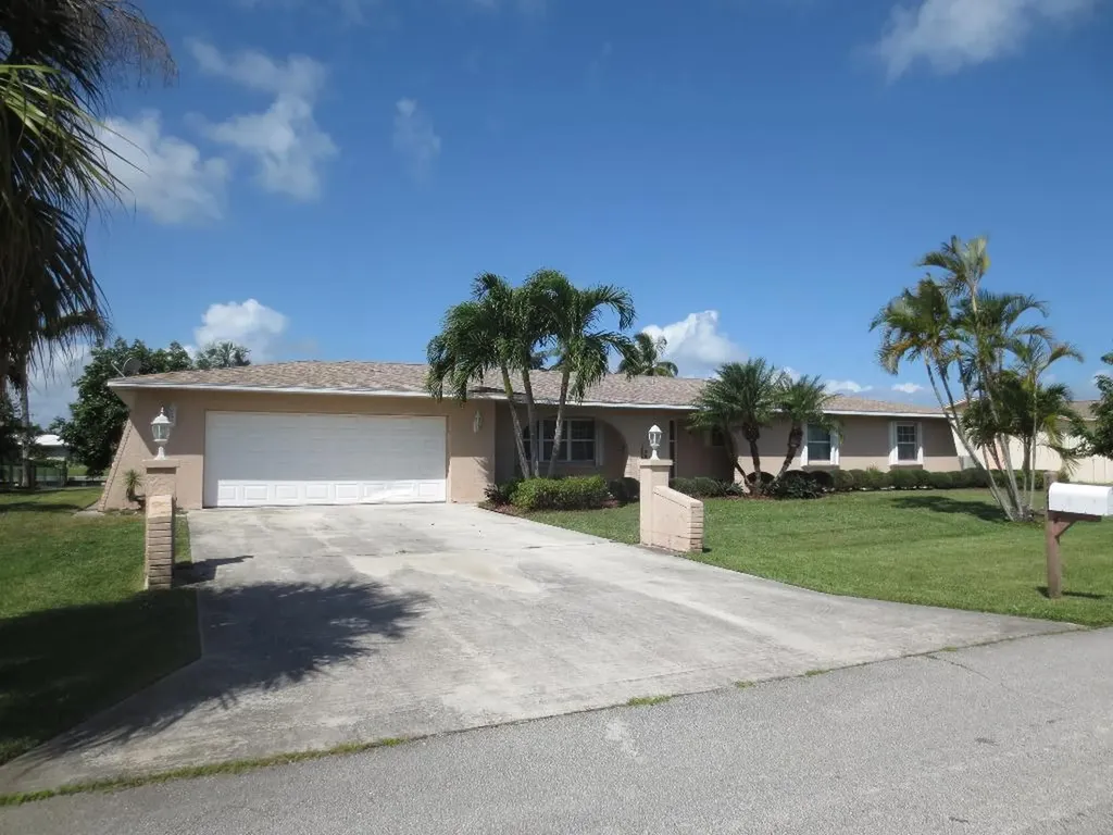 123 Queens Road Hutchinson Island FL 34949