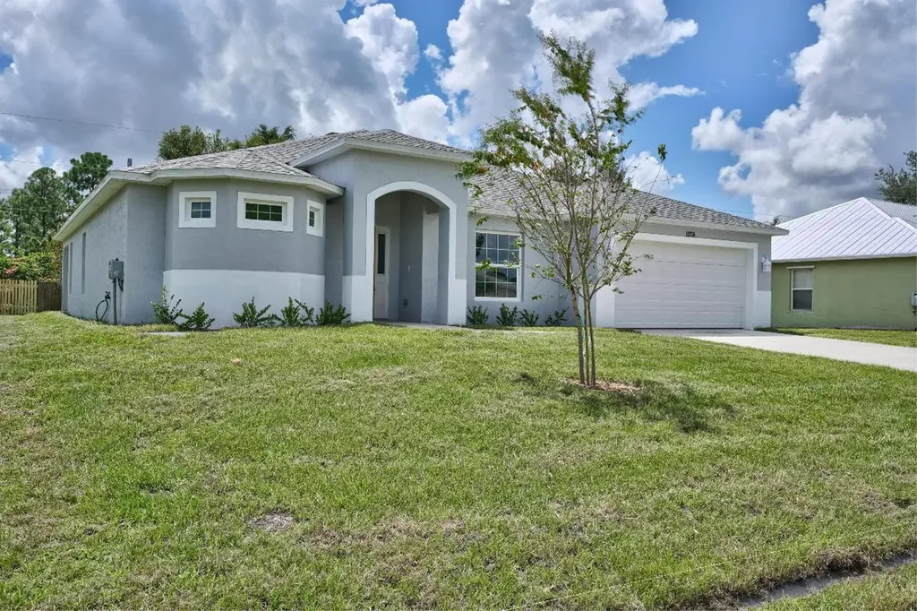 1074 SW Payne Avenue Port St Lucie FL 34953