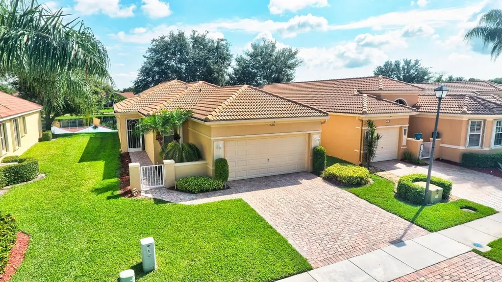 7221 Cataluna Circle E Delray Beach FL 33446