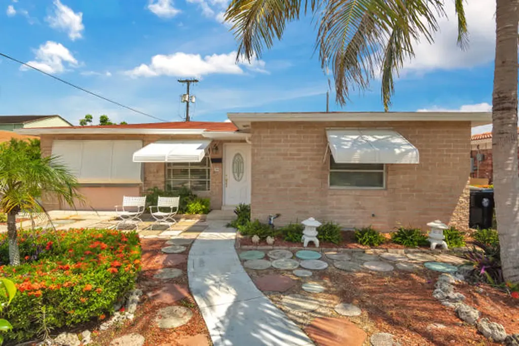 1330 N J Terrace Lake Worth Beach FL 33460
