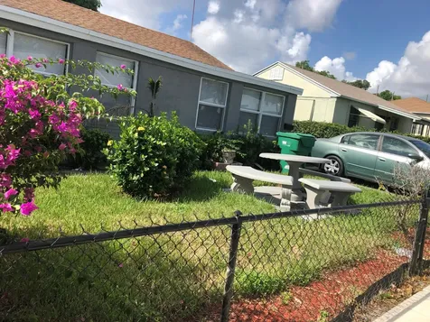 717 W 4th Street Riviera Beach FL 33404