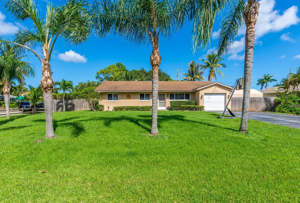 4988 Palm Way Lake Worth FL 33463