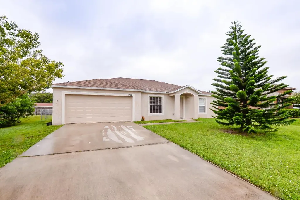 1742 SW Cochran Street Port St Lucie FL 34953