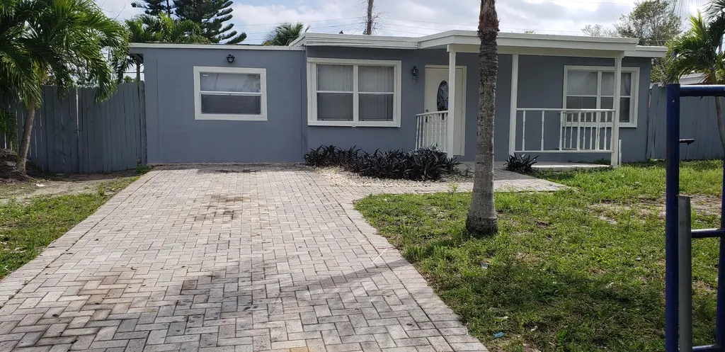 400 Tulip Tree Drive Lantana FL 33462