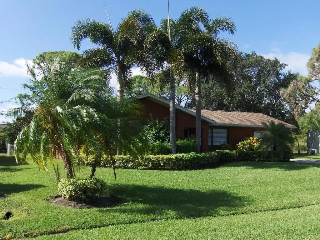 1442 SE Grapeland Avenue Port St Lucie FL 34952