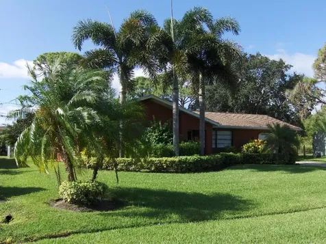 1442 SE Grapeland Avenue Port St Lucie FL 34952