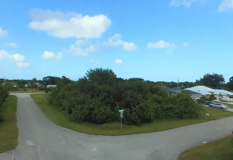 889 SW Mccracken Avenue Port St Lucie FL 34953