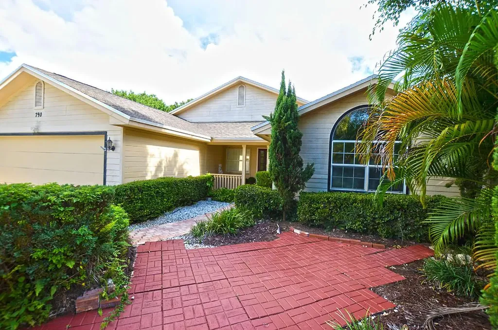790 Fox Trail SW Vero Beach FL 32962