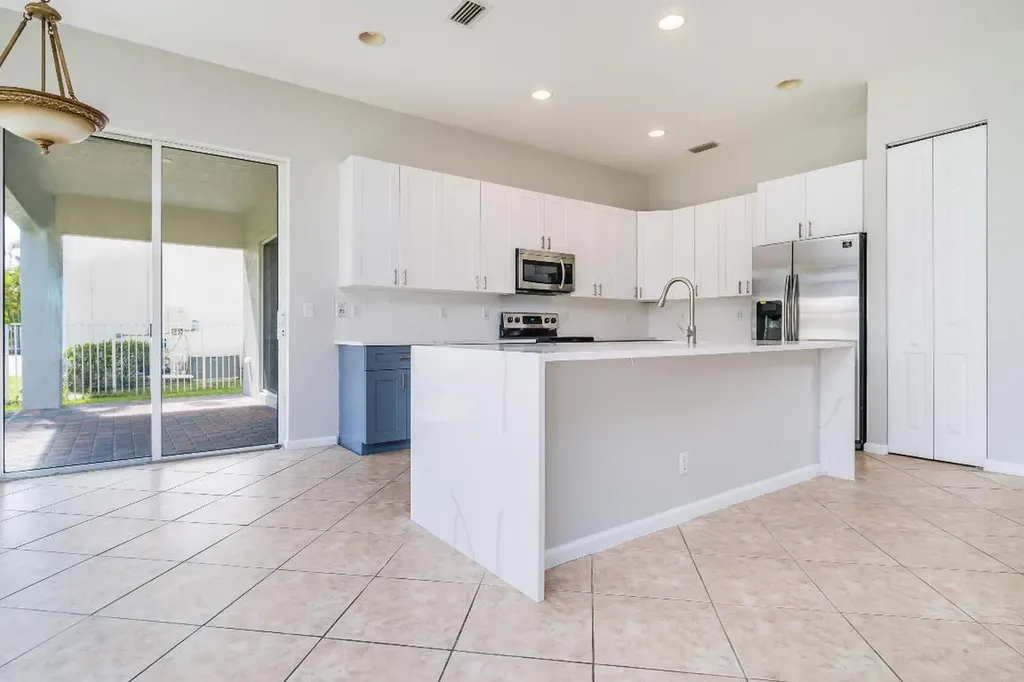206 Palm Beach Plantation Boulevard Royal Palm Beach FL 33411