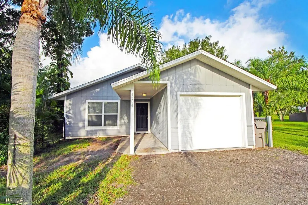 1555 20th Court SW Vero Beach FL 32962