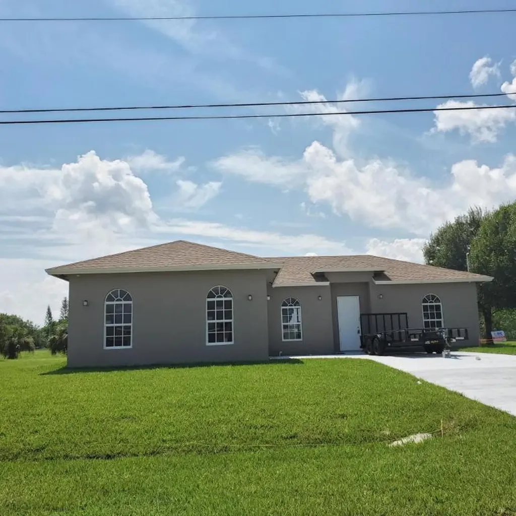 348 SW Jeanne Avenue Port St Lucie FL 34953
