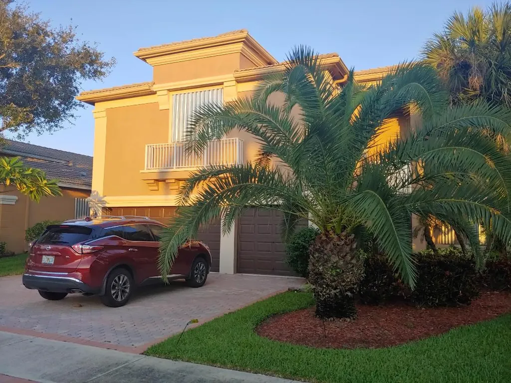 2307 Ridgewood Circle Royal Palm Beach FL 33411