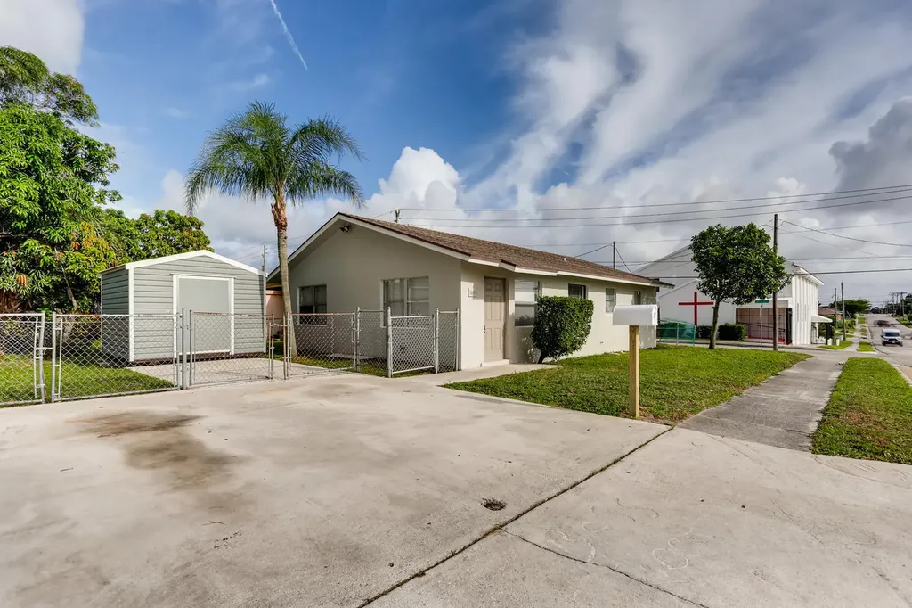 3400 Avenue O Riviera Beach FL 33404