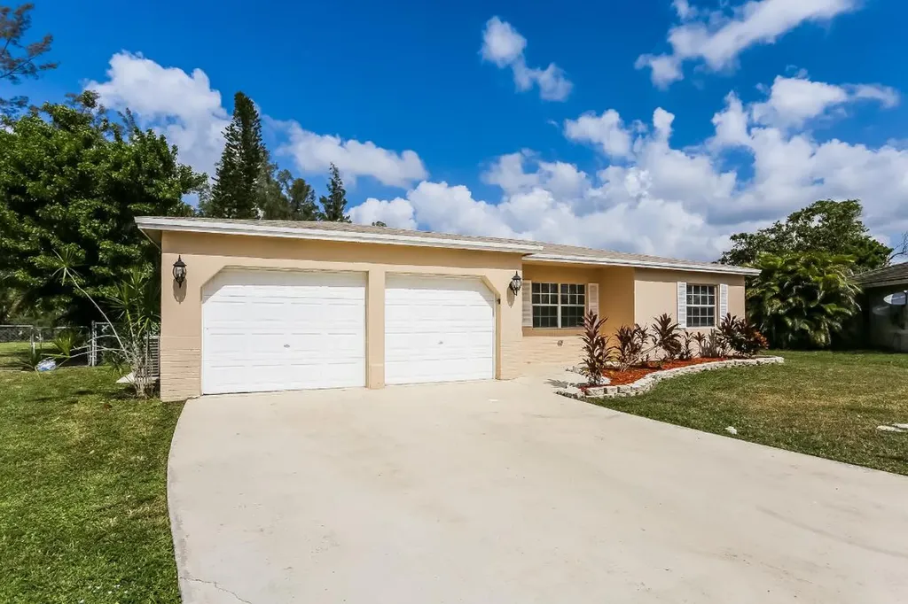 22504 Labrador Street Boca Raton FL 33428