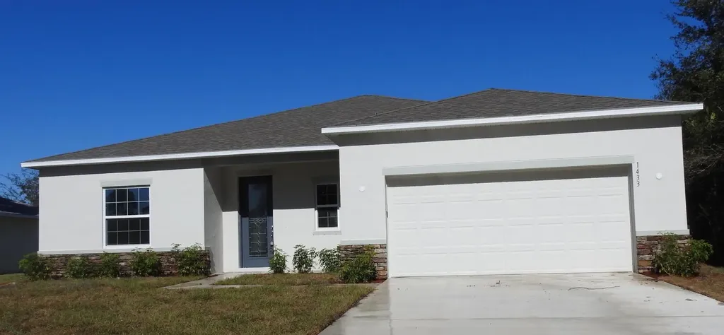 1433 SW Leisure Lane Port St Lucie FL 34953