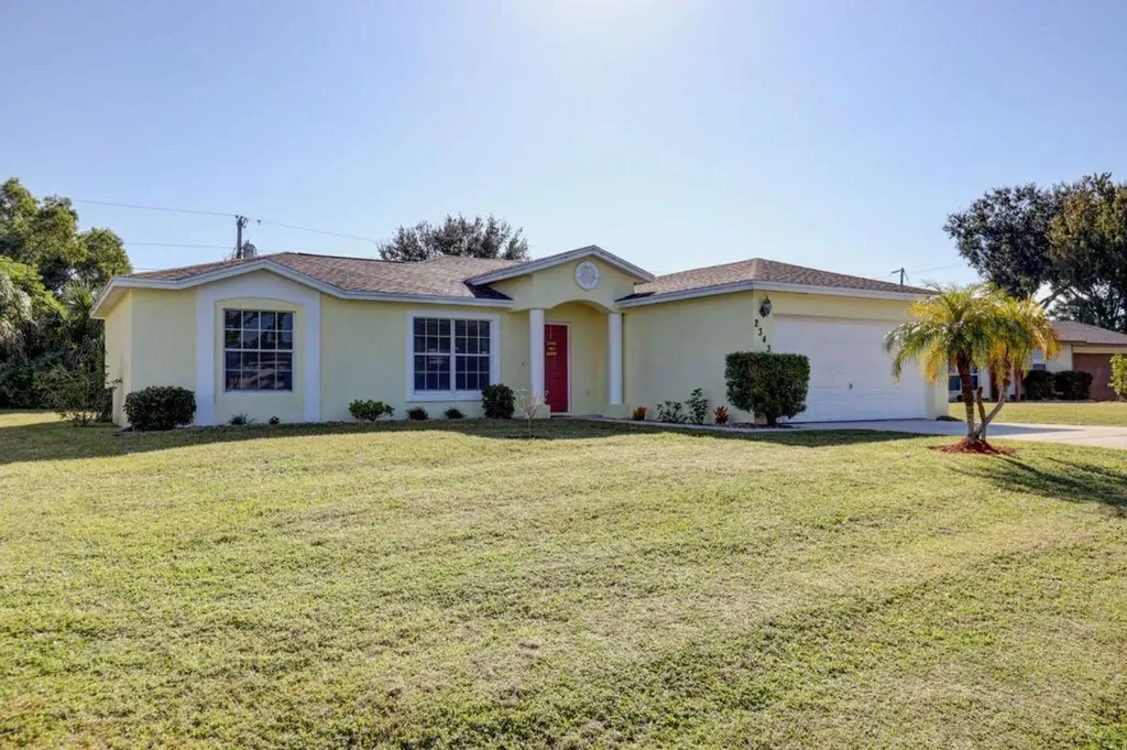 2343 SE Seafury Lane Port St Lucie FL 34952