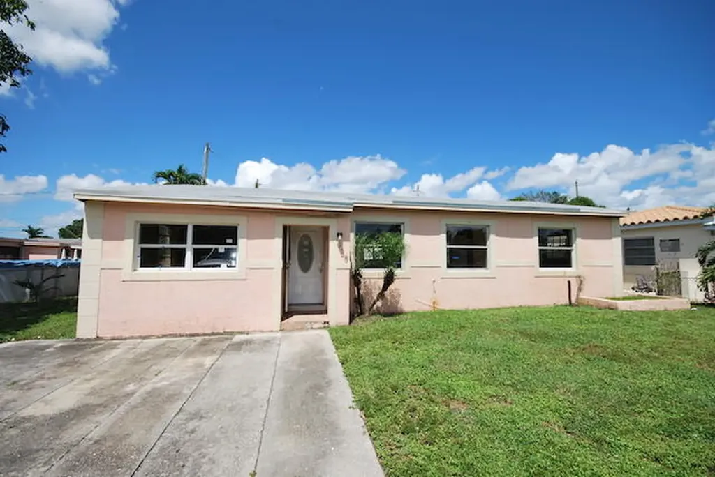 935 NW 84th Terrace Miami FL 33150