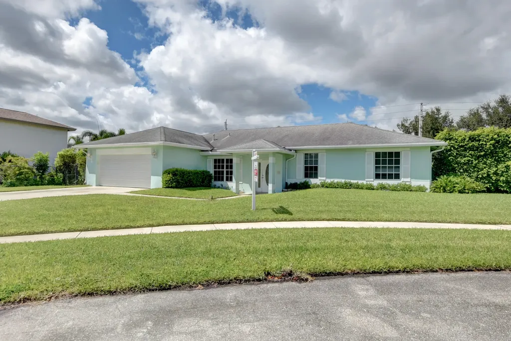 8 Redwood Court Boynton Beach FL 33426
