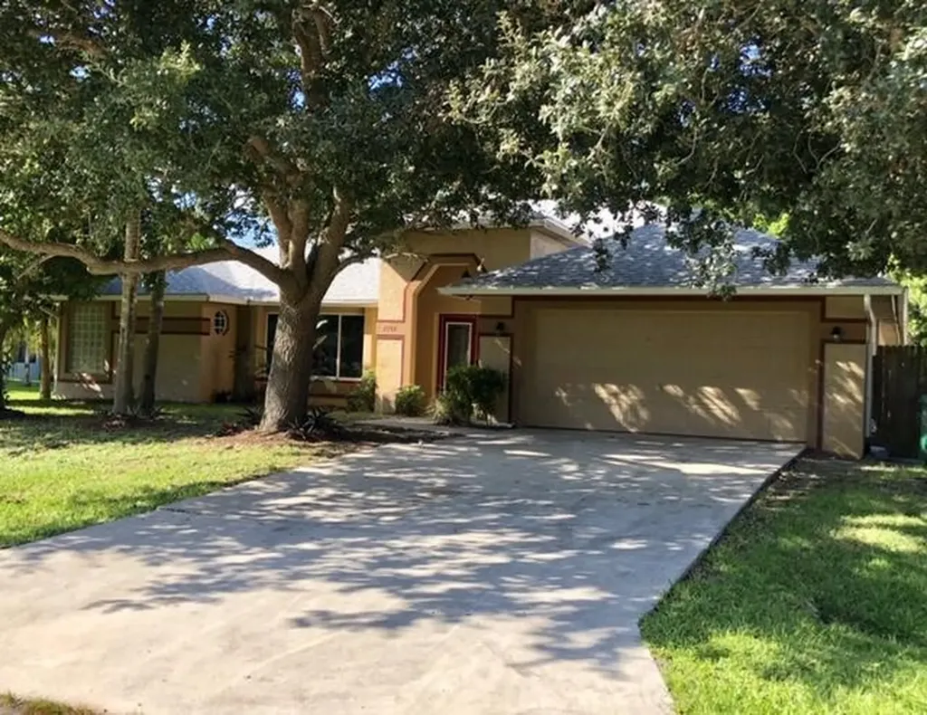 2309 SE Longhorn Avenue Port St Lucie FL 34952