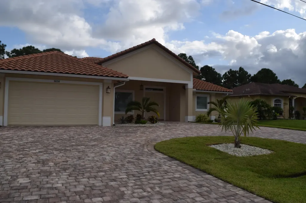 5858 NW Leghorn Avenue Port St Lucie FL 34986